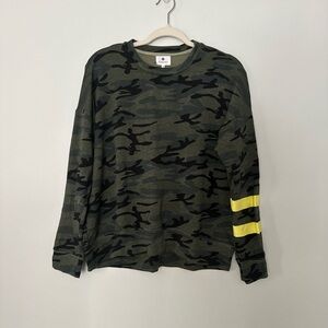 Sundry Camo Crewneck Top - small